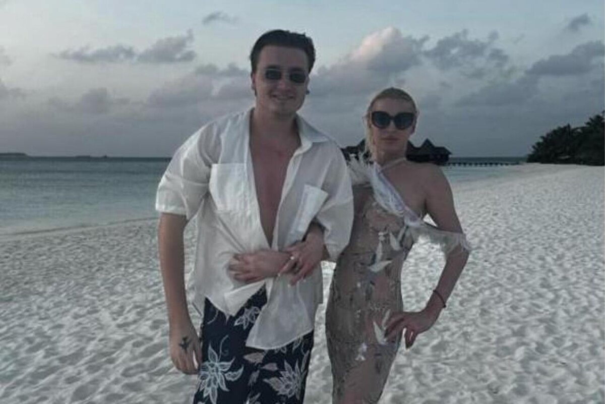    Анастасия Волочкова с молодым любовником Социальные сети