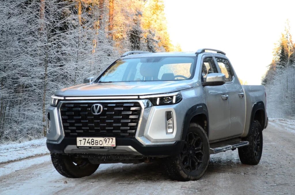 У дилеров еще можно найти Changan Hunter Plus 2023 года выпуска: такие пикапы стоят от 3 429 900 р. Версии 2024 года на несколько сотен тысяч дороже.