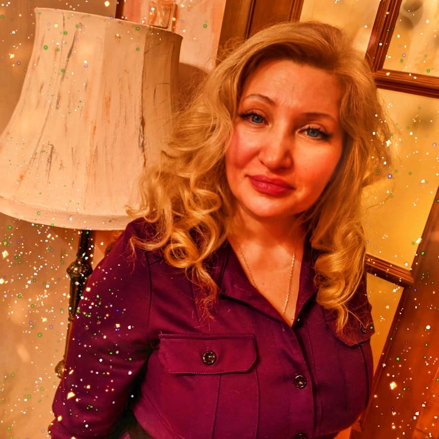 Фото автора. Стены, торшер и шкаф позади торшера — перекрашены. Хоть фото и обработано, торшер-то видно, что перекрашен) Краска — меловая, разводила сама.