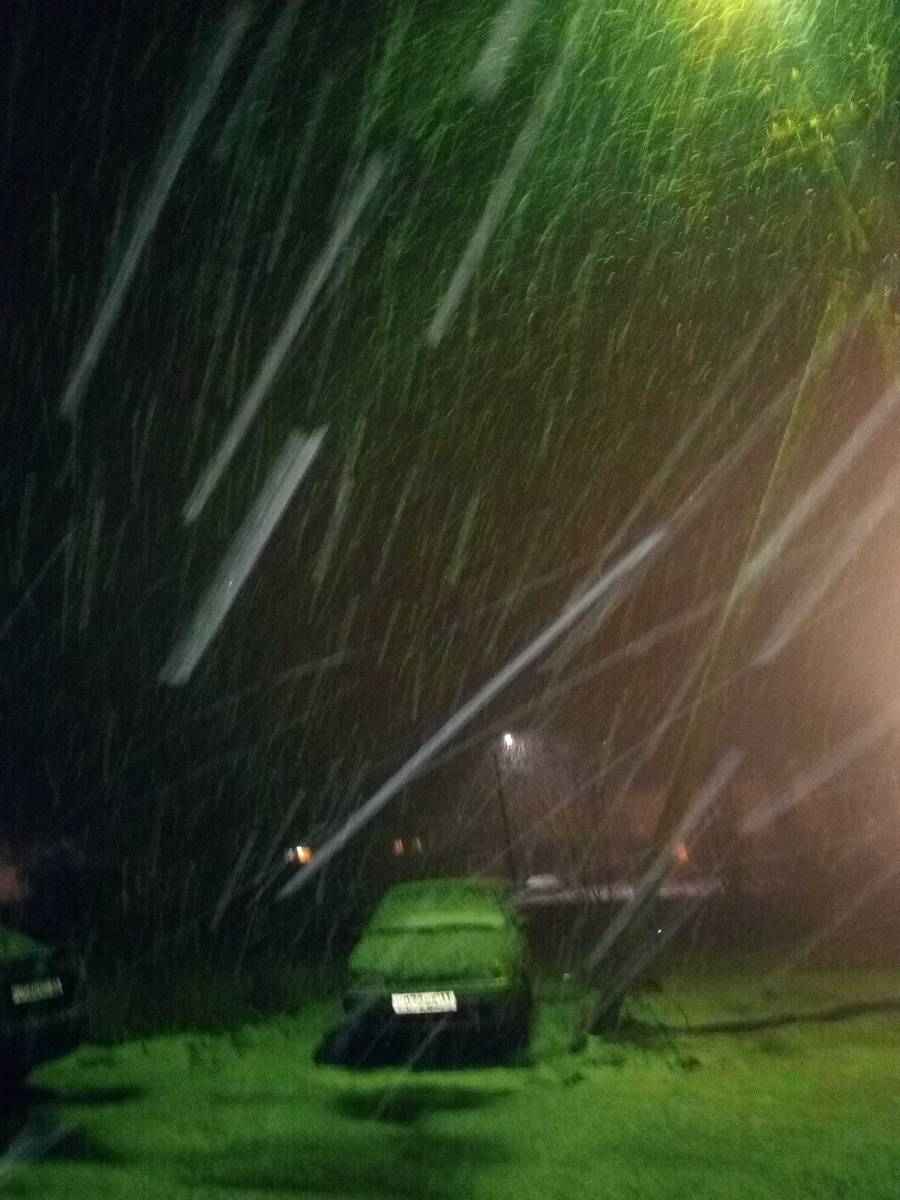 Непогода . Везде . И в природе и в душе .