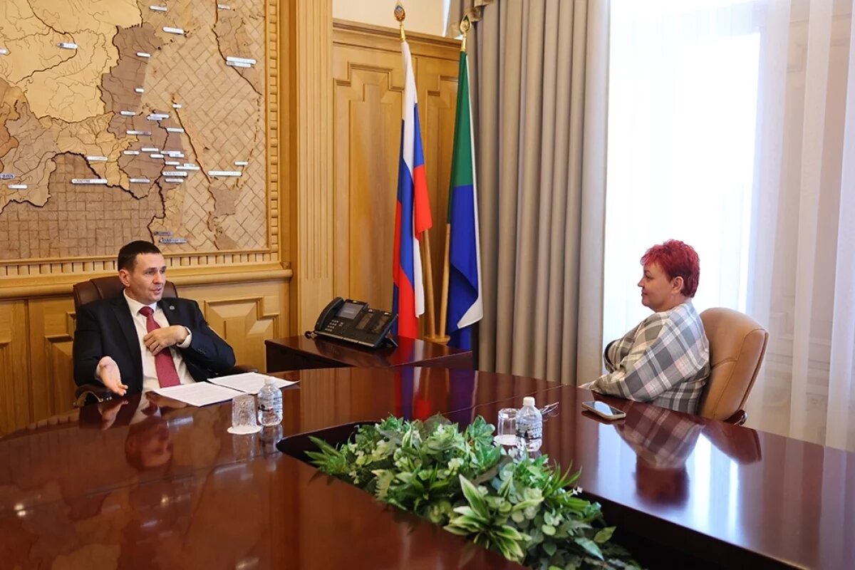    Дмитрий Демешин поздравил работников СМИ в День российской печати