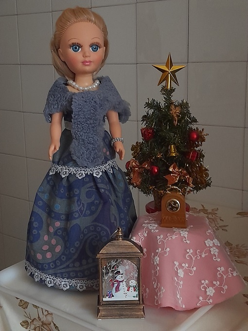 "Завернувшись в Святки". Домашнее платье для куклы Анастасии. Январь, 2025. 