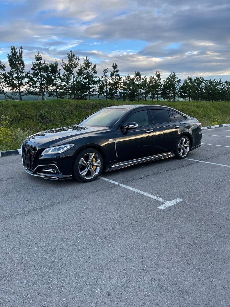 TOYOTA CROWN GRS220 ATHLETE 3,5 гибрид 359 л.с задний привод, последний TOYOTA CROWN в истории TOYOTA то что идёт далее это уже передний привод, кроссоверы и т.п