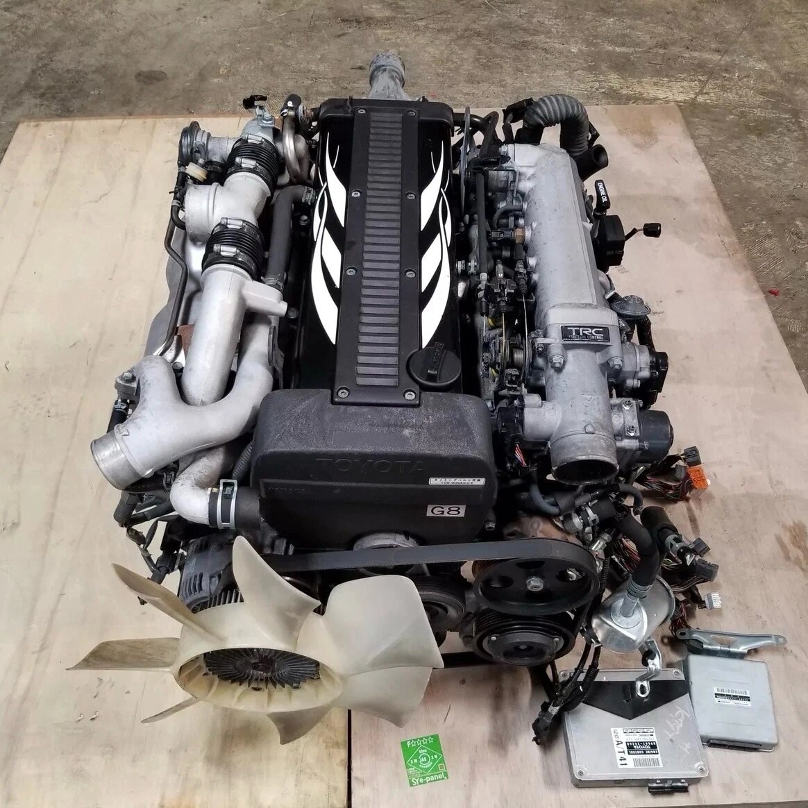 1JZ-GTE (TT)появился в начале девяностых годов с того времени многое поменялось. Двигатель имеет чугунный блок благодаря чему ресурс двигателя увеличился. 