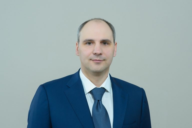    Денис Паслер поздравил региональных журналистов с Днём российской печати «О»