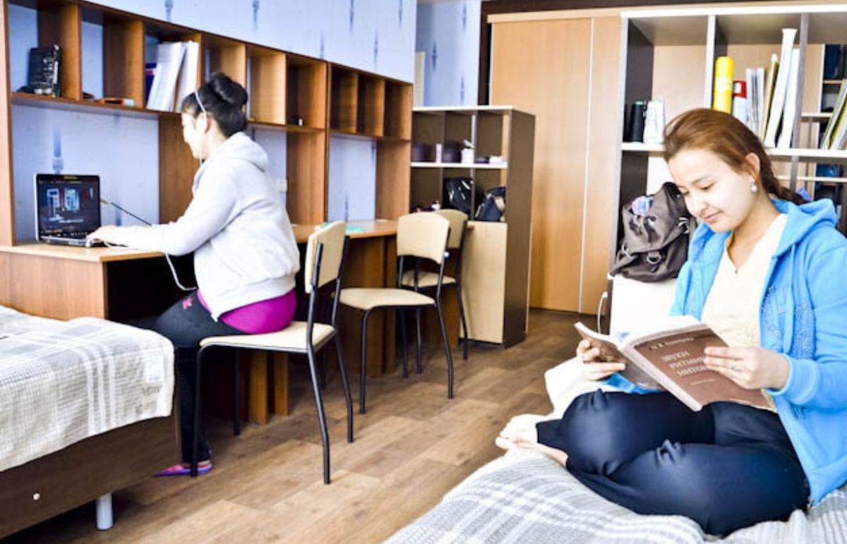    Мамы в общежитии: как это влияет на студентов