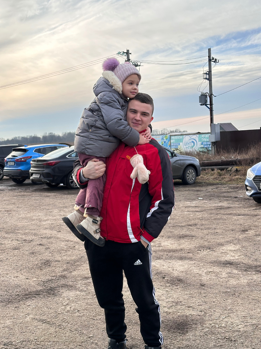 Марина с другом. Мы смеемся, что это жених Василисы.