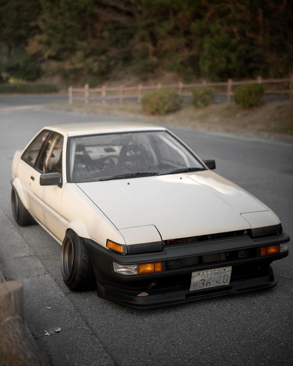 Купе Toyota Trueno AE86.