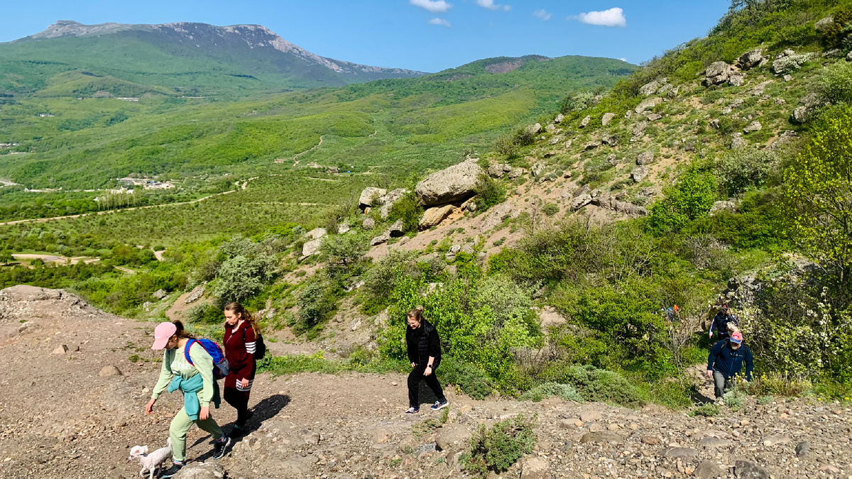Подъем по крутой тропе