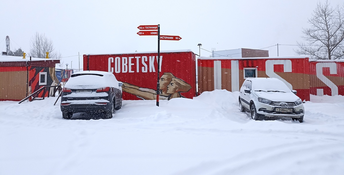 Направо бассейн, налево кафе и гостиница