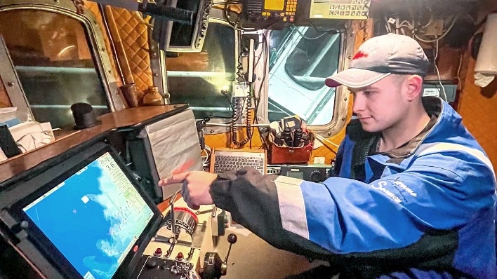 Харальд Мидоу показывает где лучше ловить подводные лодки.