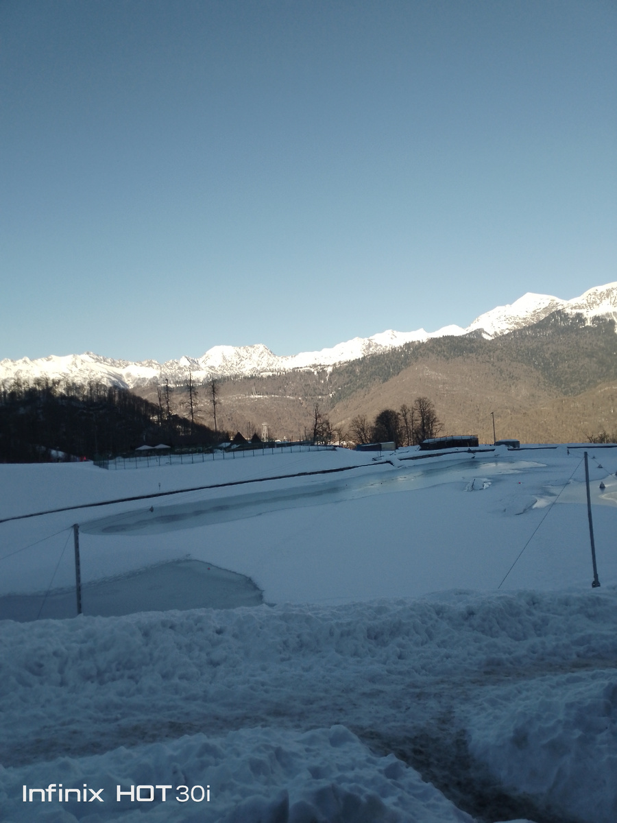 На высоте около километра, вид на озеро