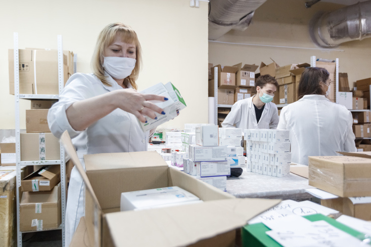    За октябрь – декабрь 2024 года с «Таттехмедфармом» было подписано 716 договоров на 9,7 млрд рублей — это на 2,5 млрд больше, чем по итогам аналогичного периода 2023-го.   
Фото: «БИЗНЕС Online»