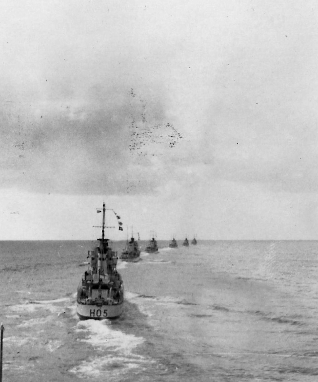 Кильватерная колонна британских эсминцев - концевой Н05 "Грейхаунд"