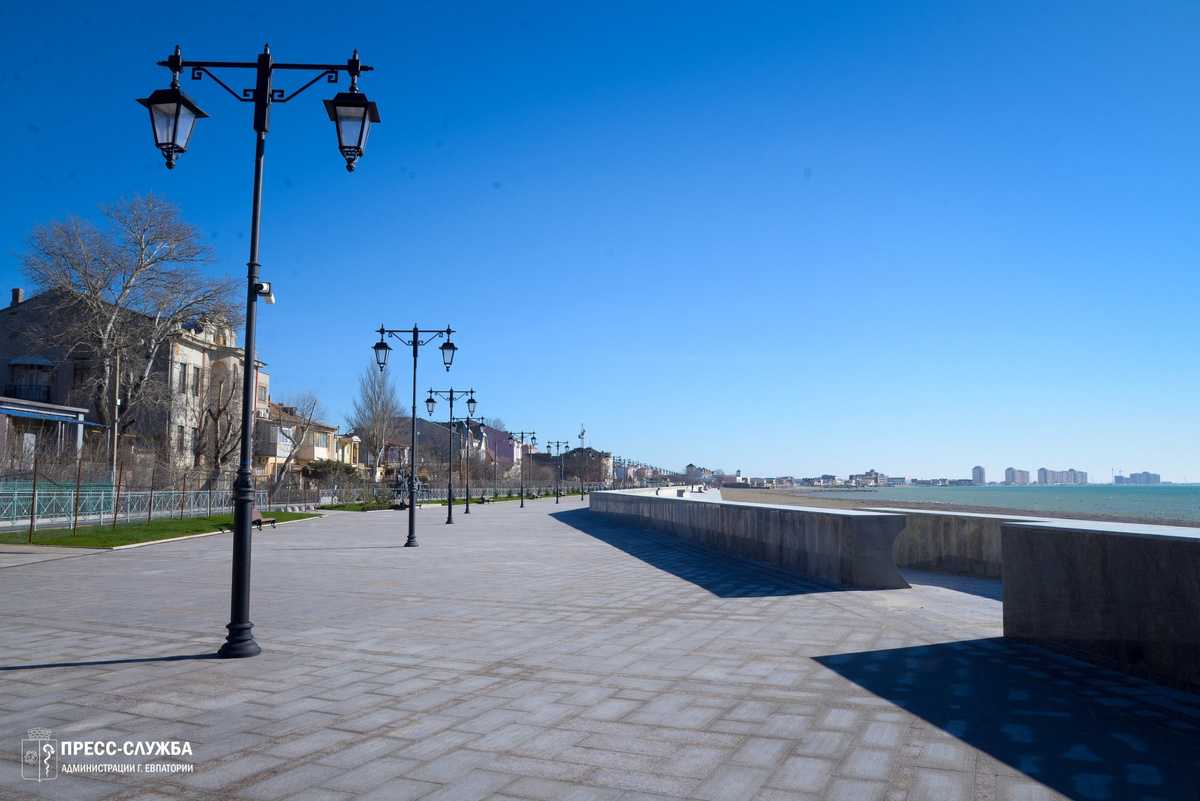 Набережная имени Терешковой в Евпатории // Фото: пресс-служба администрации Евпатории