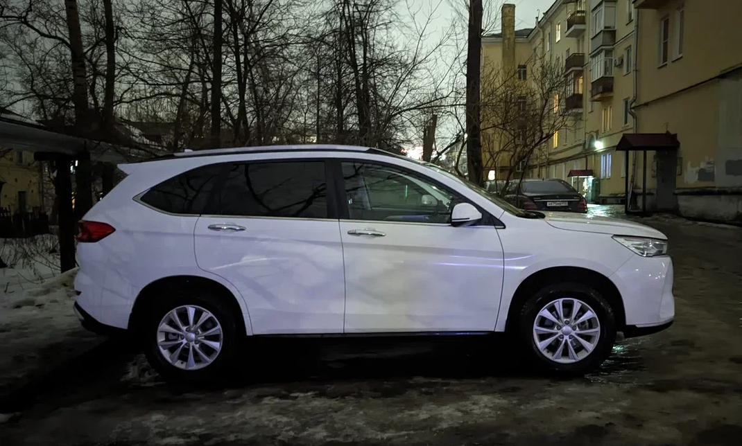 Мой Haval М6 – для тех «неверующих», кто хочет написать комментарий типа «Автор видел М6 только на картинке». Все остальные фотографии в статье – то же мои (кроме одной, там есть пометка). 