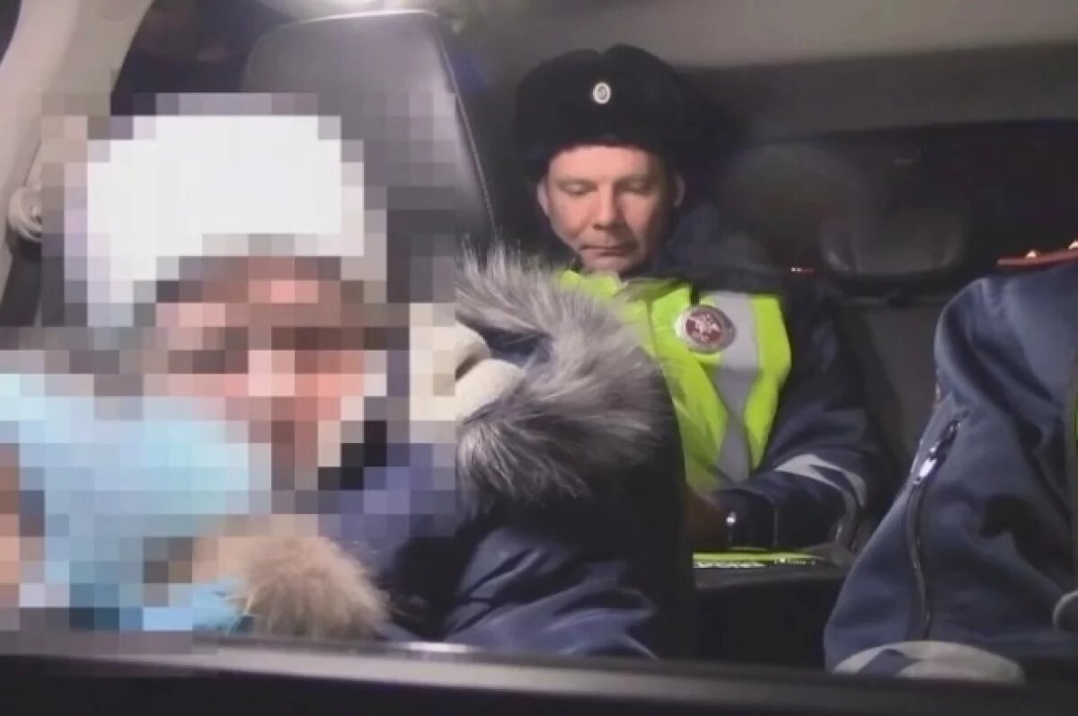    Женщине не с кем было оставить ребенка.