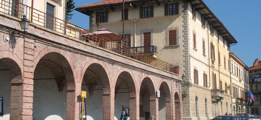 Photo by Twice25 & Rinina25 on Wikipedia