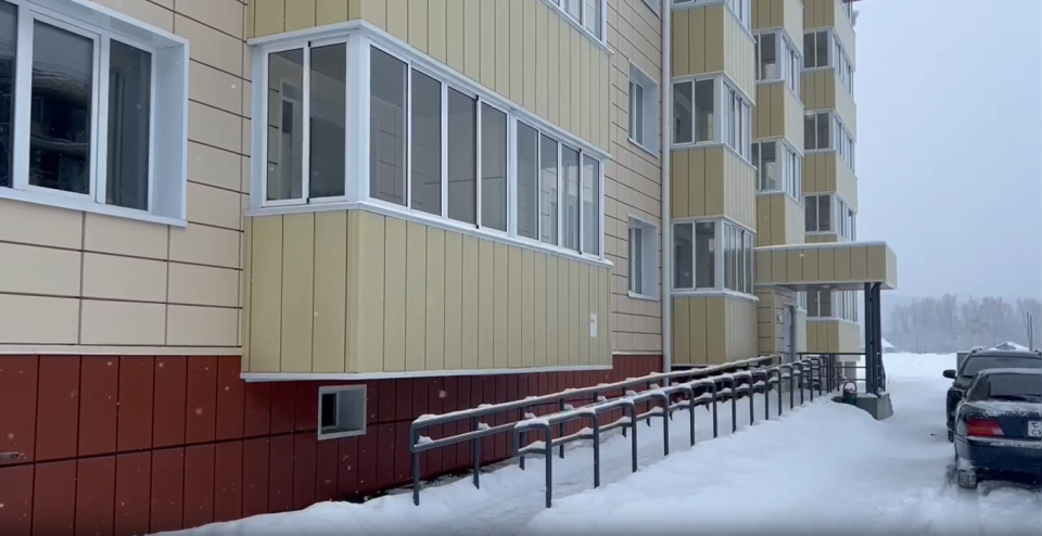    Дом для сирот в селе Кызыл-Озек. Источник: Скриншот видео из телеграм-канала зампреда правительства Республики Алтай Антона Черникова