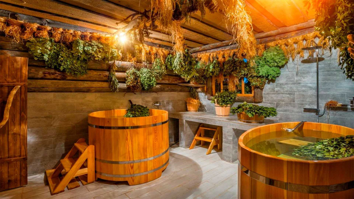 Русскую баню сложно представить без веников