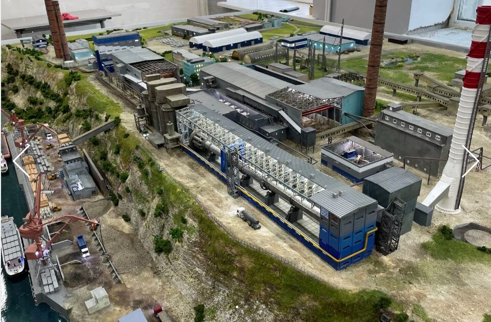 Макет завода изготовленный на заказ для выставки в в макетной студии