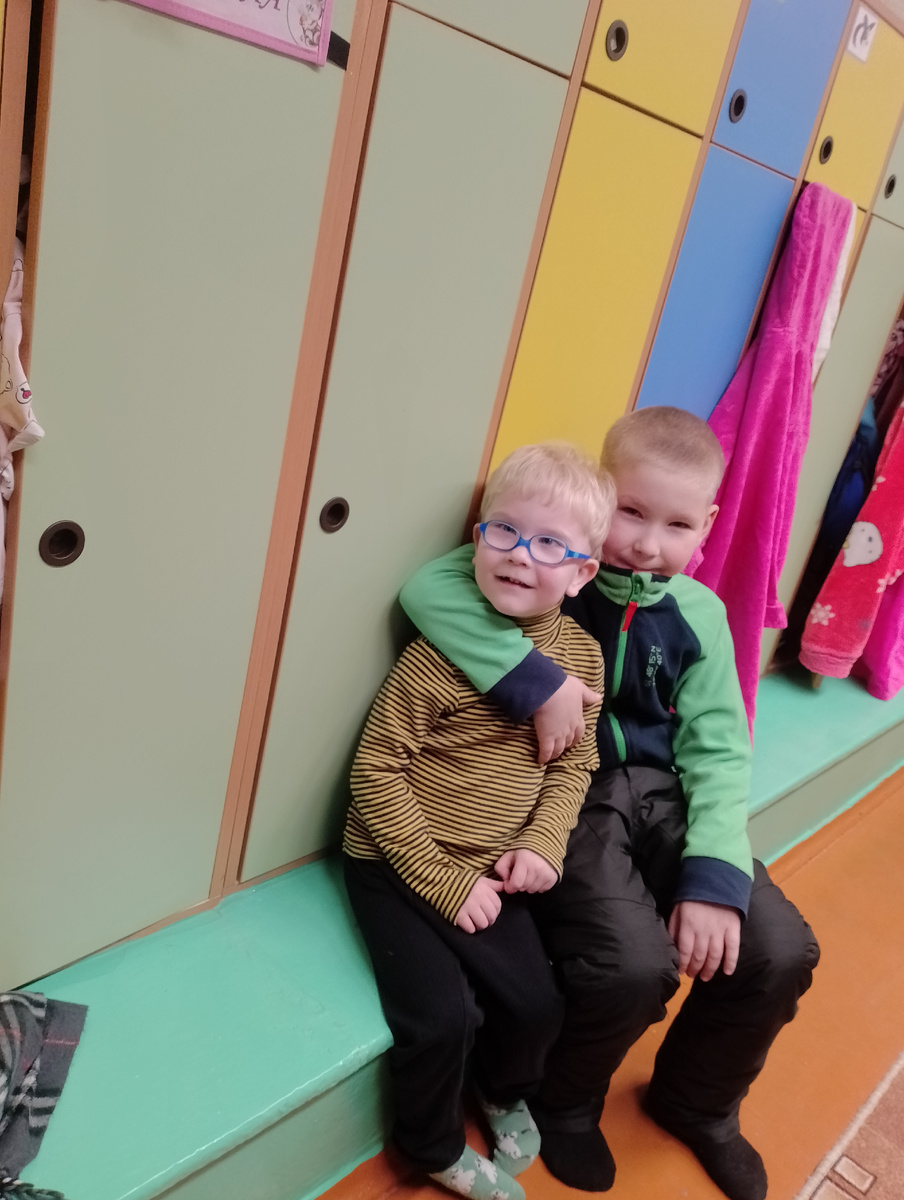 Пришли за Алёшей в сад.