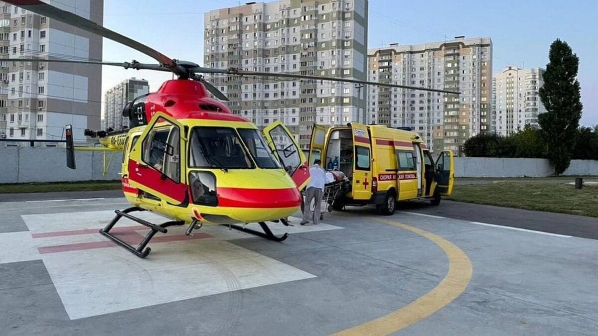    Курский вертолет санавиации эвакуировал человека в тяжелом состоянии из Белгородской области