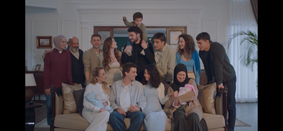 Стоп кадр из 2 сезона сериала «Дикий»