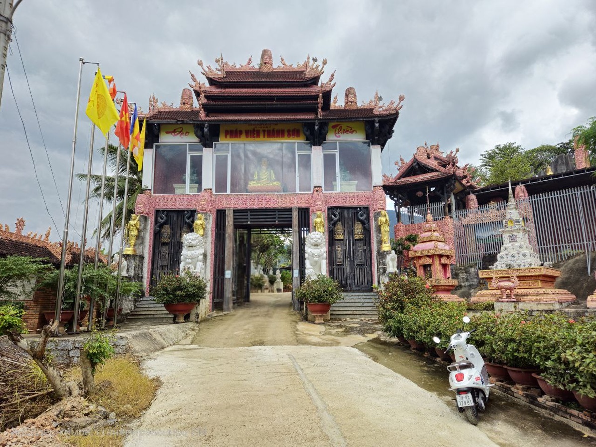 Центральный вход в Пагоду 