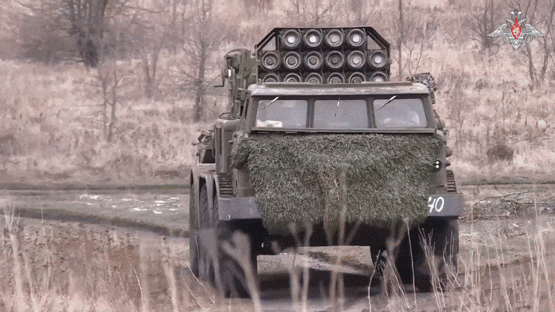    Реактивщики "прочёсывают" огнём вражеские позиции//Видео с официального ТГ-канала Минобороны