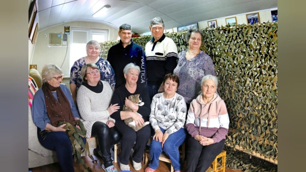    Первый ряд сверху слева направо: Татьяна Кравцова, Самвел Срапян, Николай Гулин, Ольга Бобченко: во втором ряду слева направо: Людмила Московка, Наталия Золотухина, Евгения Гулина, Екатерина Бузмакова, Таисия Сова. Фото Архипа Ларченко. Евгения Орлова