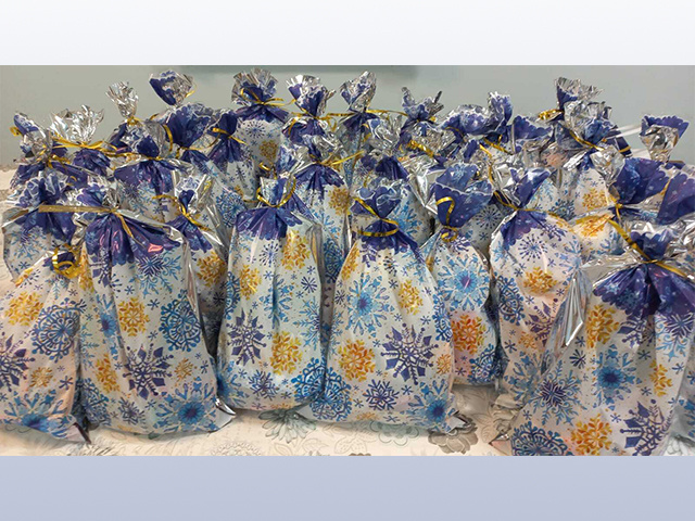 В Твери нуждающиеся получили святочные подарки