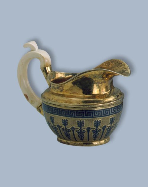 Сливочник (серебро, кость) работы известной московской фирмы Сазикова, 1834 год. © Государственный Эрмитаж