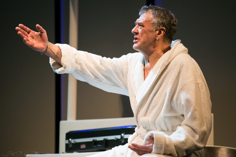 Сцена из спектакля «Фальшивая нота». Автор фото: Юлия Смелкина. Правообладатель: Театр им. Ленсовета.