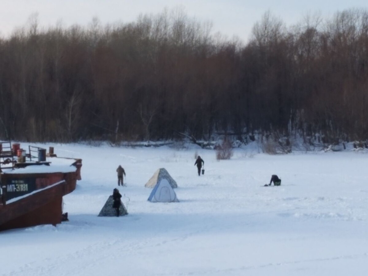 А на Иртыше тем временем ловят полезных рыбов, а не углеводы всякие