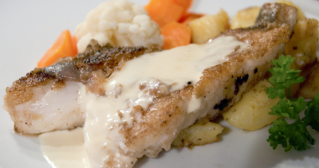 Треска в духовке с лимоном и зеленью за 20 минут. Готовим запеченную рыбу