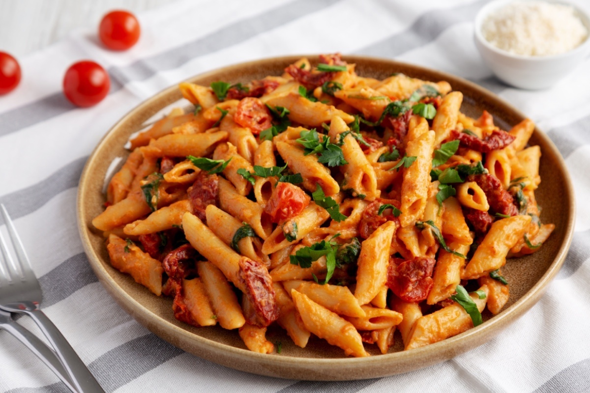 Liudmyla Chuhunova / Shuttersock / FOTODOM📷Макароны с овощами потребуют самых простых ингредиентов и минимум посуды для приготовления