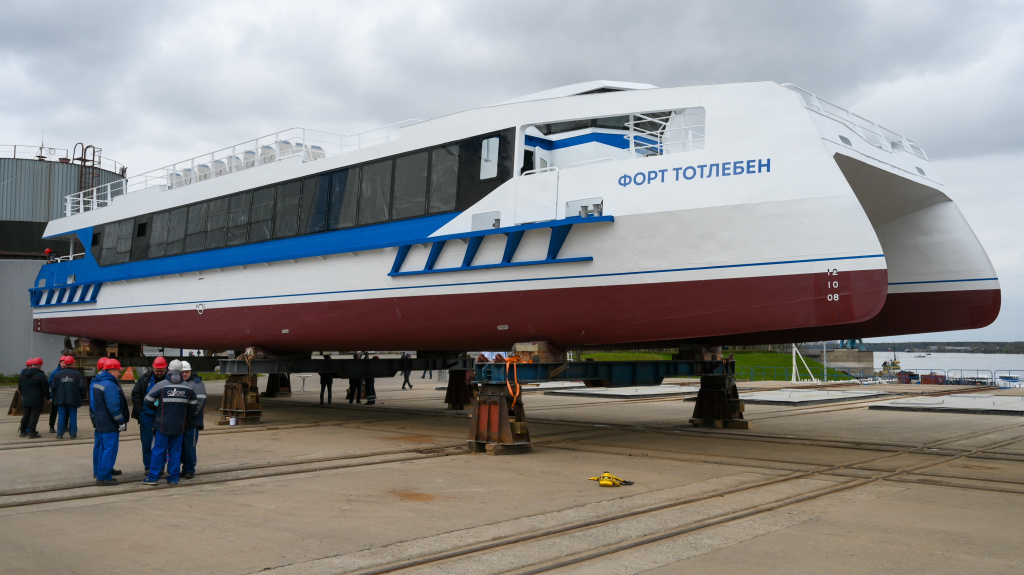 В Петербурге спущен на воду катамаран "Форт Тотлебен" проекта 04580 "Котлин" / Фото: "Нева Тревел Компани", ООО  📷
