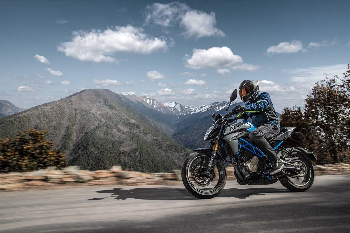 
Благодаря балансирному валу одноцилиндровый мотор 250NK почти не вибрирует, за счет этого райдер дольше не устает от долгой езды