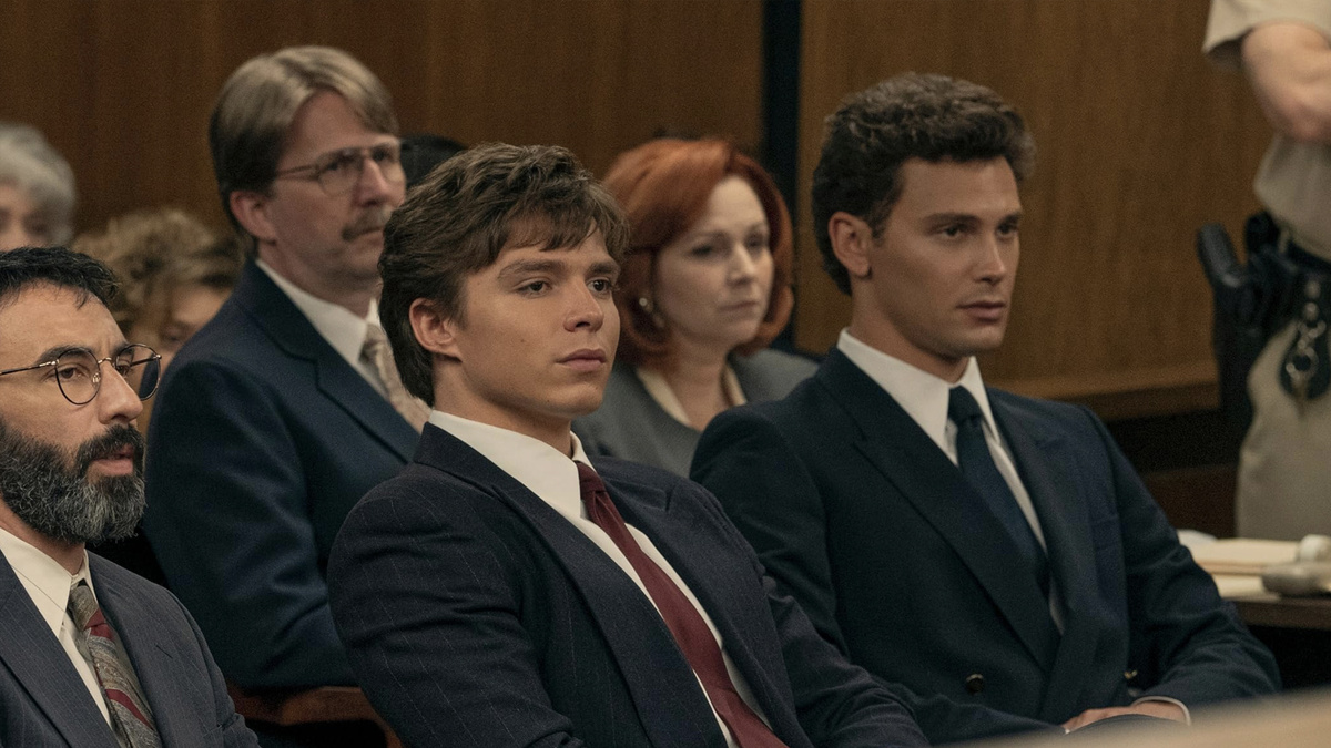 Кадр из сериала "Монстры"