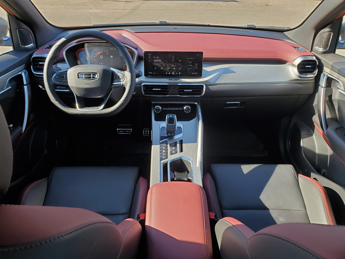 Добавил на заставку салон Джили Кулрей, как самой популярной на сегодня модели (у меня другой автомобиль).