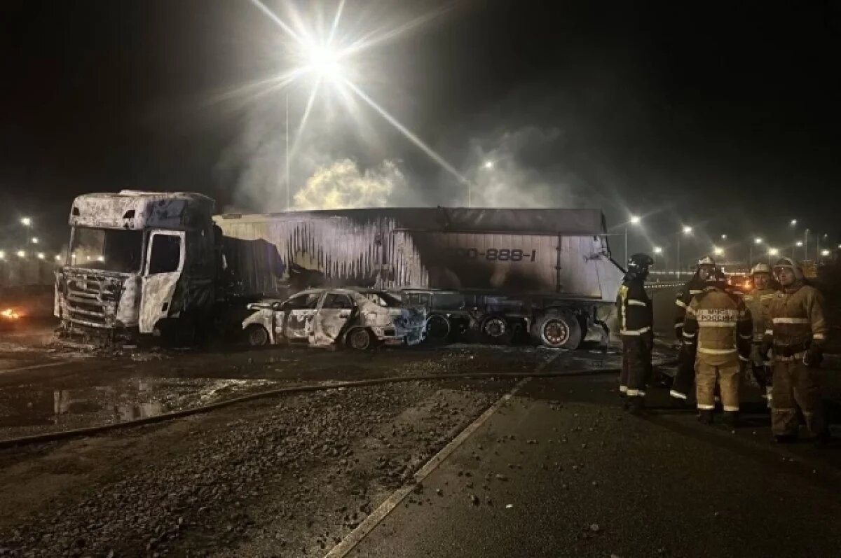    Появились кадры с места крупной аварии с грузовиком под Ростовом