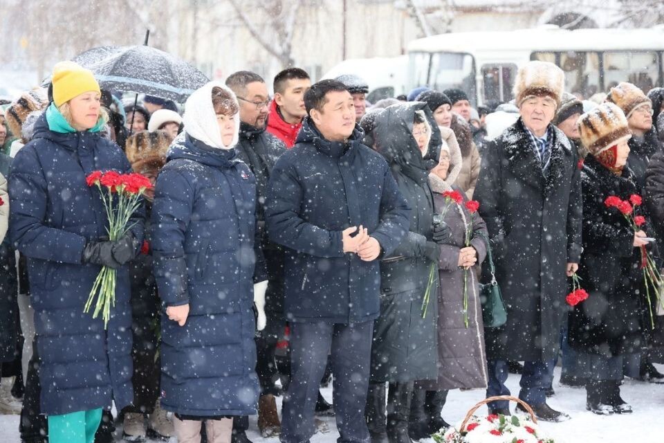    Торжественный митинг в память о художнике Григории Чорос-Гуркине. Источник: altai-republic.ru