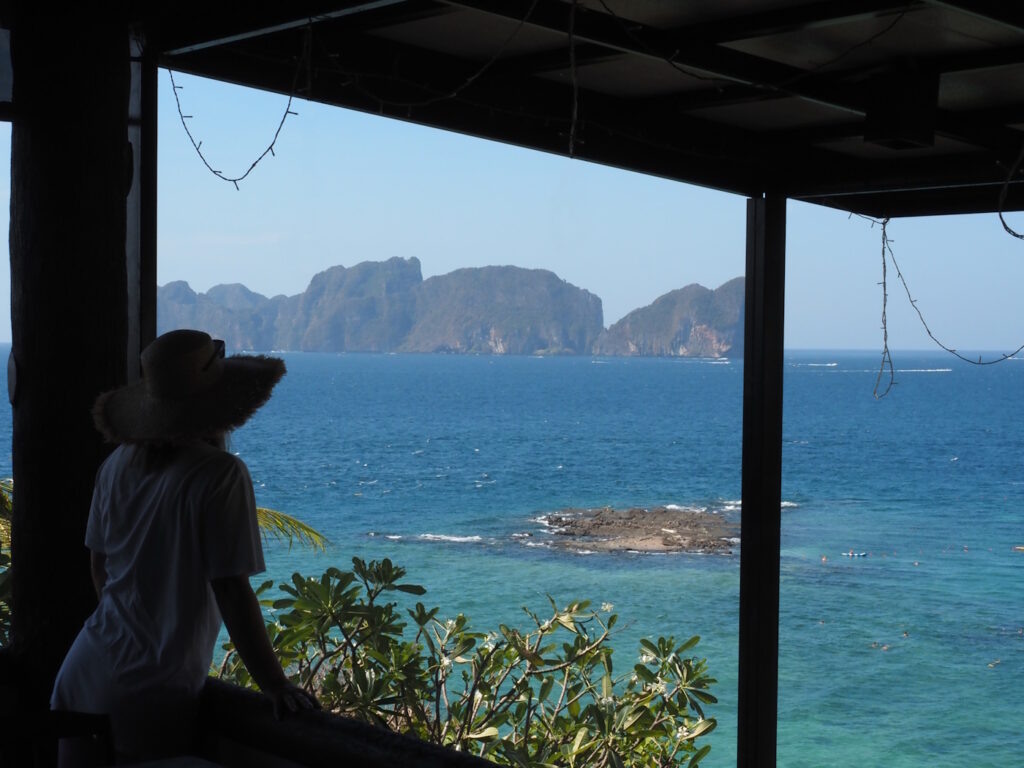 Вид из нашего отеля на Пхи Пхи Доне