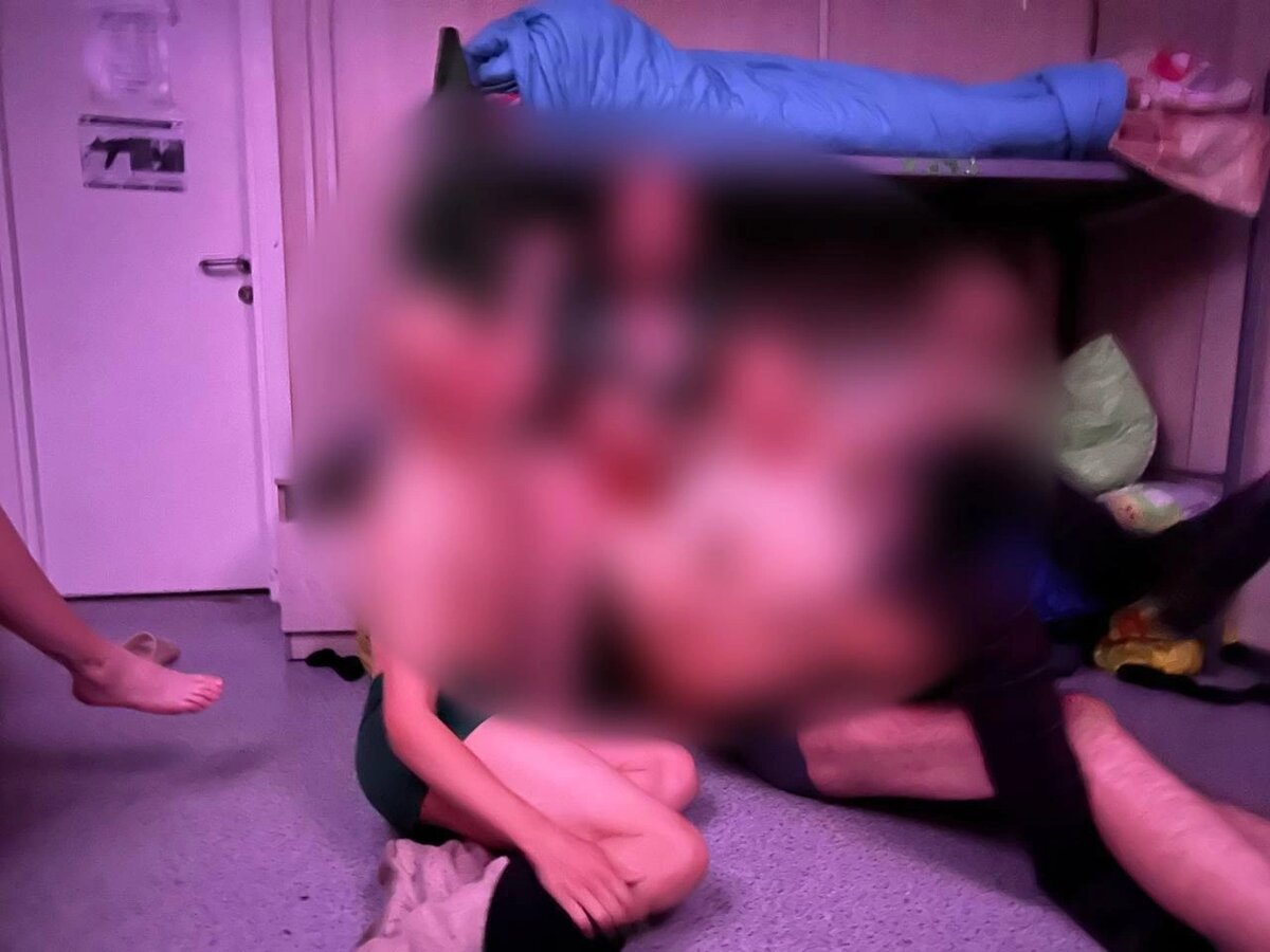 Снимок сделали на одной из "коммисарок" отряда. Источник - "Фонтанка"