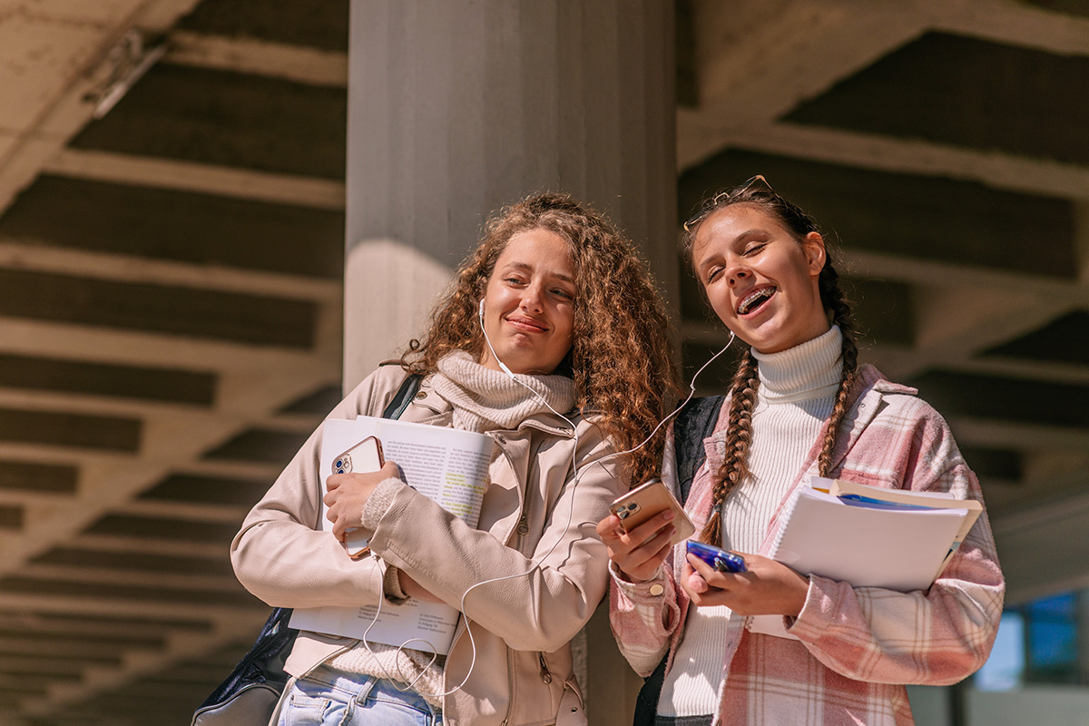    Вместе не только легче, но и веселее. Источник: Shutterstock