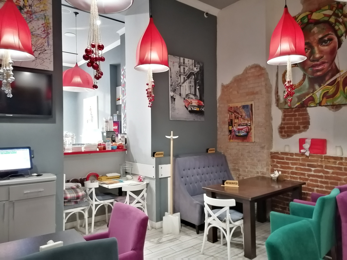 Кафе "Шоколад" в Кисловодске. Интерьер. Из личного архива. 