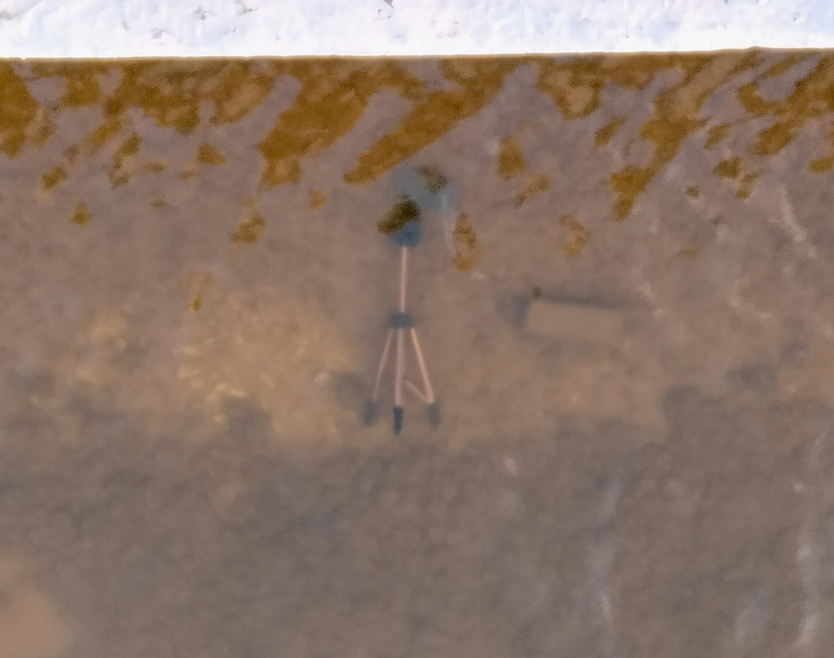 Как бы и рядом, но так далеко)