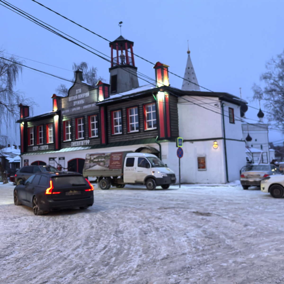 Не в каждом городе можно увидеть такие красивые дома.