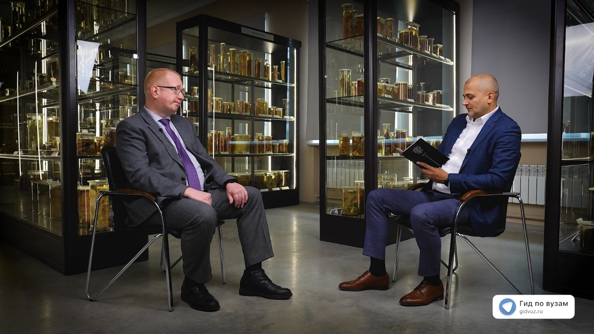 Интервью в Санкт-Петербургском государственном университете ветеринарной медицины (СПбГУВМ): слева – декан ФВМ, д.в.н., Токарев Антон Николаевич, справа – главный редактор СМИ «Гид по вузам», к.п.н. Гетц Роман Николаевич.